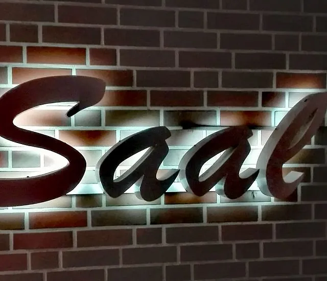 Schriftzug "Saal"